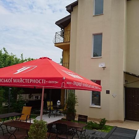 Guest House Dacha Karolino-Buhaz Bagian luar foto