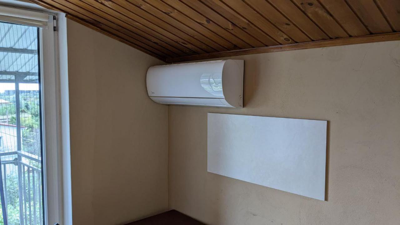 Guest House Dacha Karolino-Buhaz Bagian luar foto