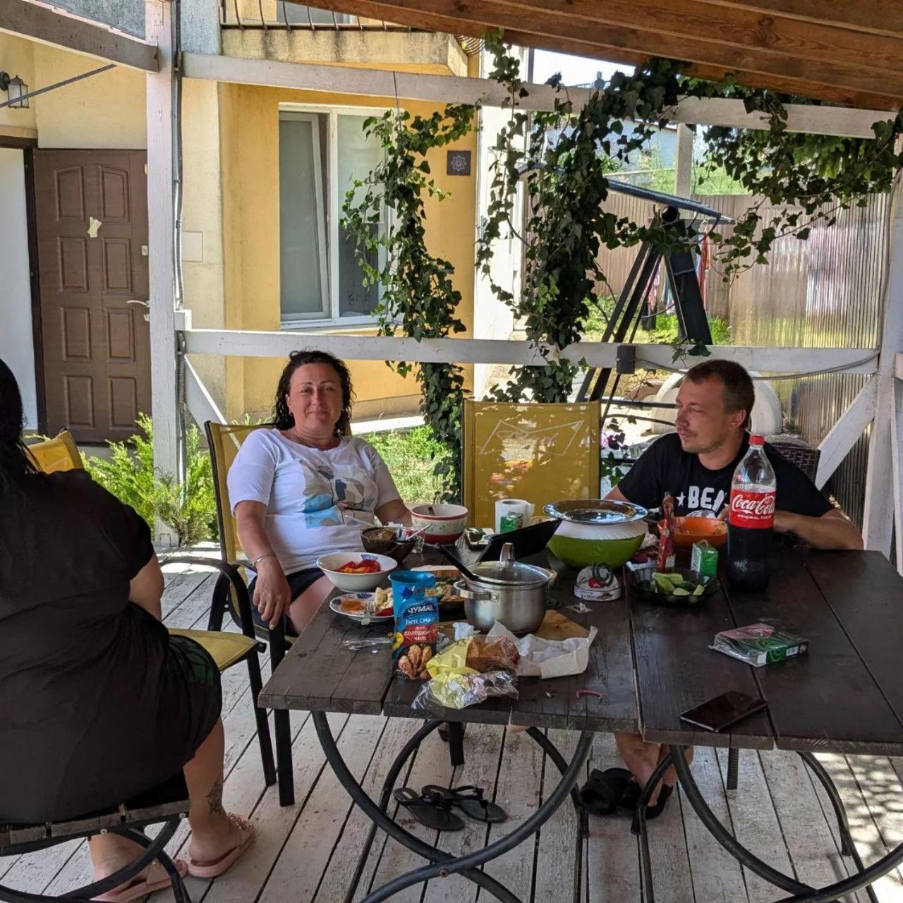 Guest House Dacha Karolino-Buhaz Bagian luar foto
