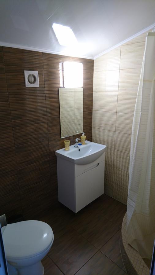 Guest House Dacha Karolino-Buhaz Bagian luar foto