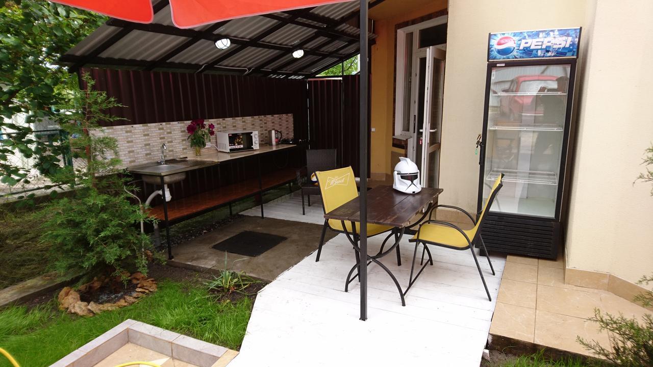 Guest House Dacha Karolino-Buhaz Bagian luar foto