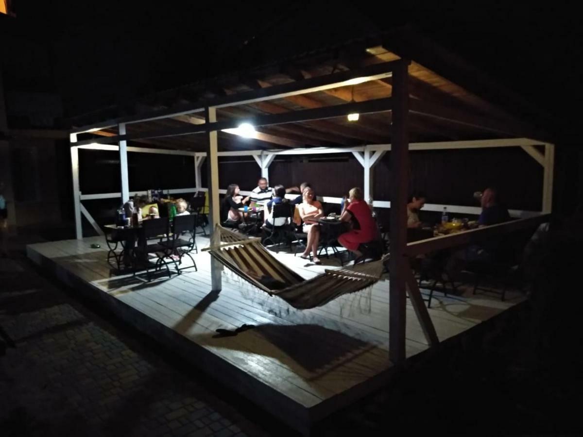 Guest House Dacha Karolino-Buhaz Bagian luar foto