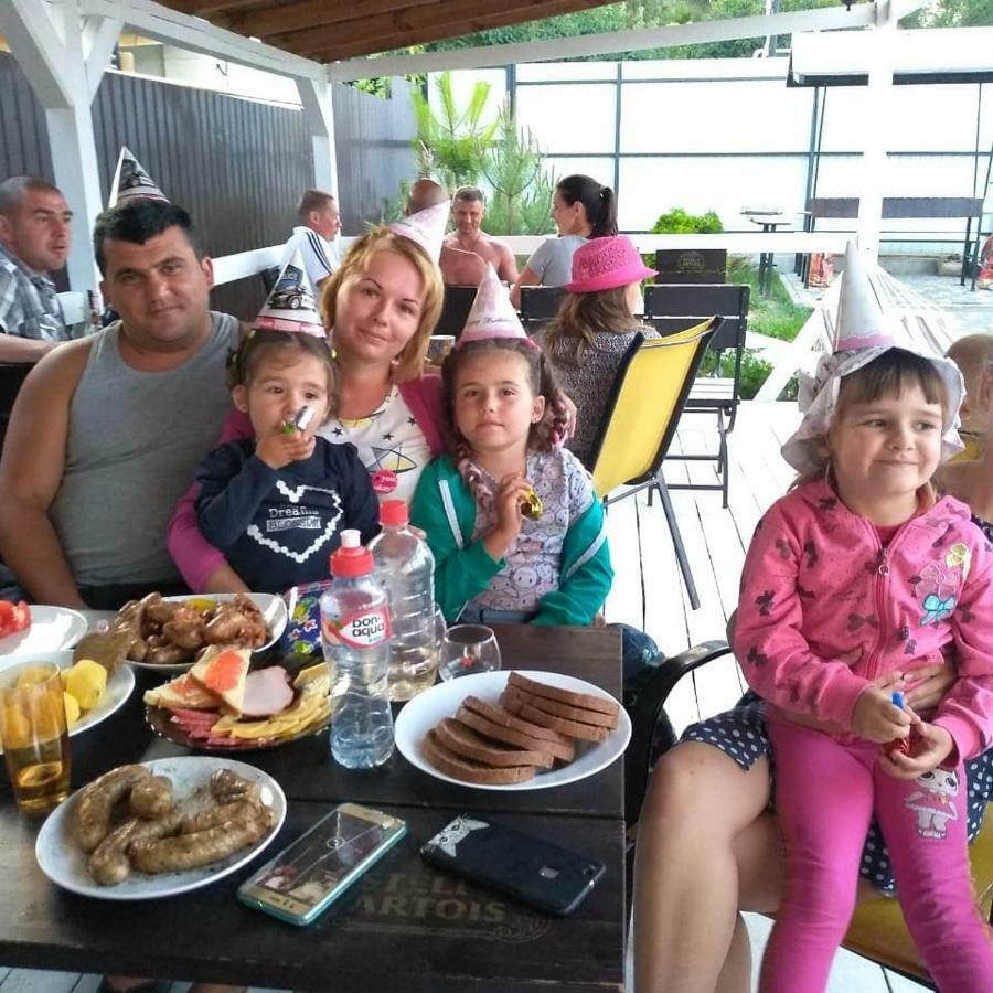 Guest House Dacha Karolino-Buhaz Bagian luar foto